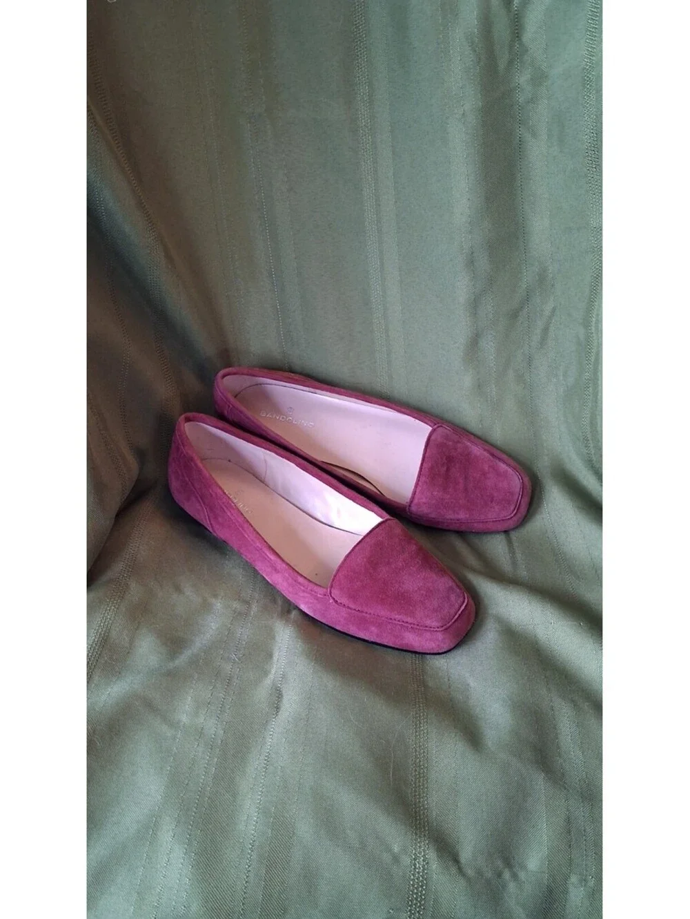 Bandolino Mulberry Velvet Loafers Size 7.5 Lightly Worn, Good Condition